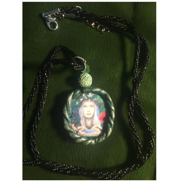 Gaia - Goddess Aromatherapy Amulet