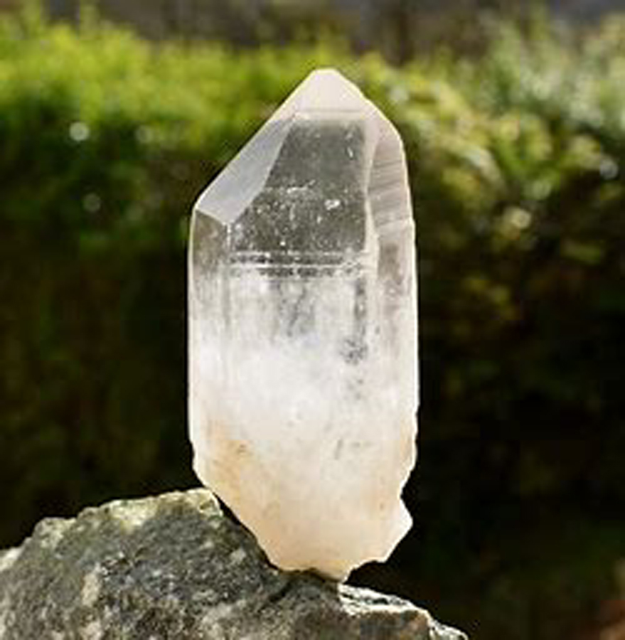 Connecting to the Sacred Feminine with Lemurian Quartz crystals ...